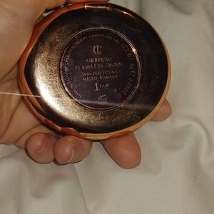 Charlotte Tilbury airbrush flawless finish powder